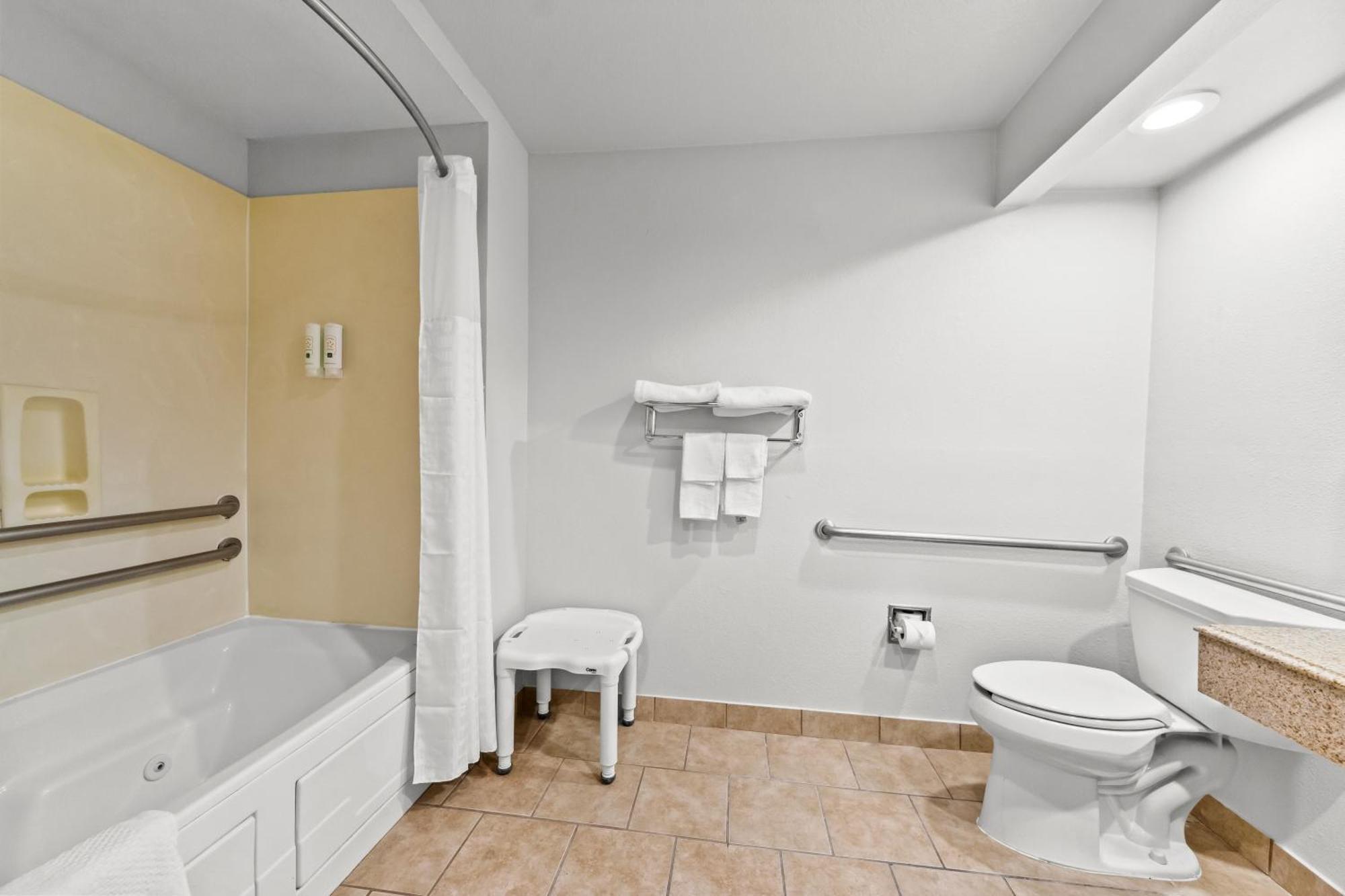 סן אנטוניו Quality Inn & Suites Airport North - Stone Oak מראה חיצוני תמונה