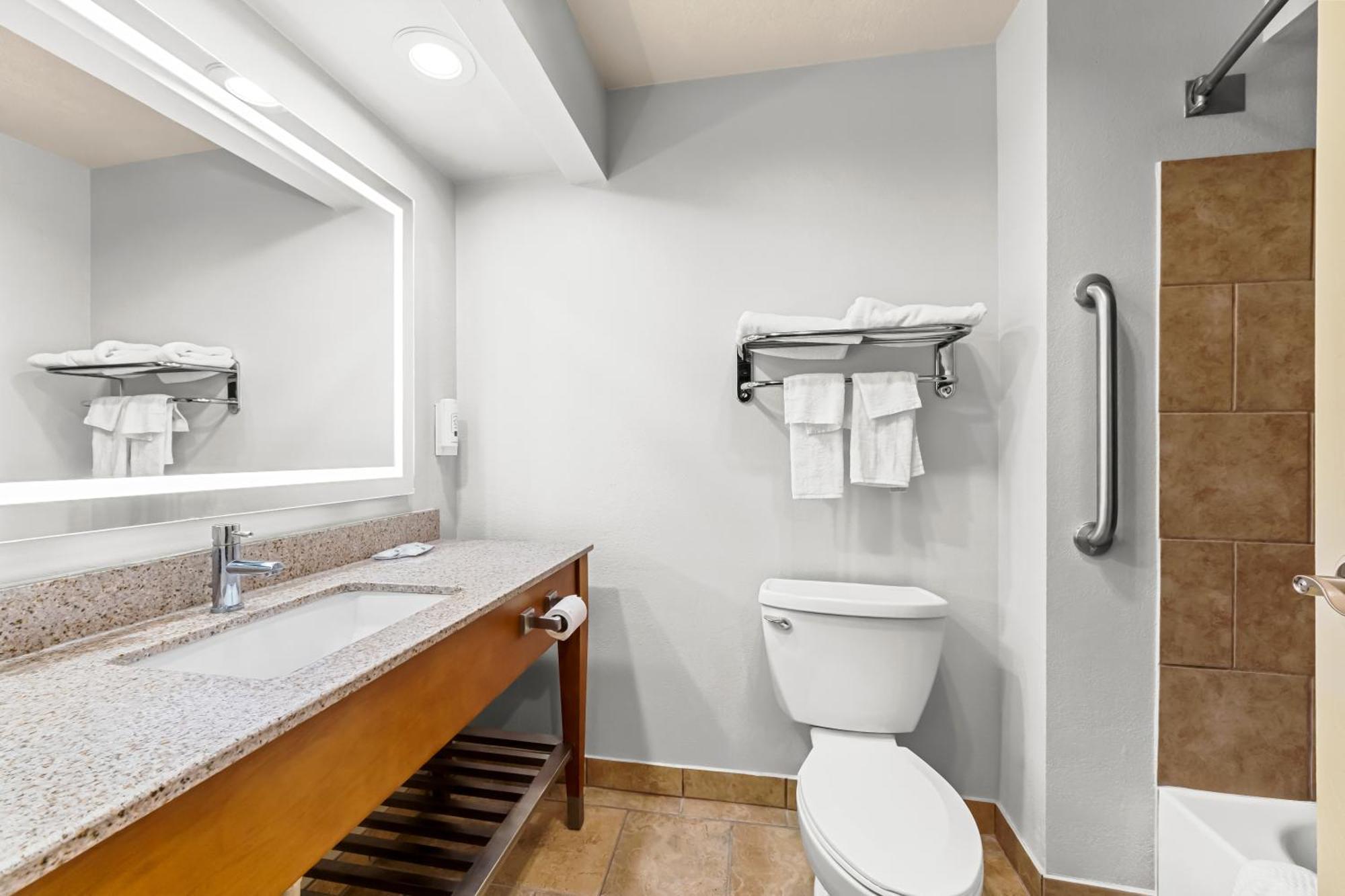 סן אנטוניו Quality Inn & Suites Airport North - Stone Oak מראה חיצוני תמונה